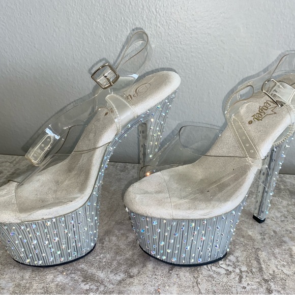 Pleasers - Picture 7 of 12